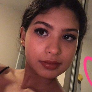 Meet your Posher, Mariel g.